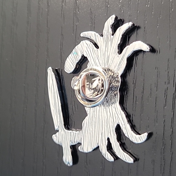 Crab with Knife Enamel Pin - Picture 2 of 3